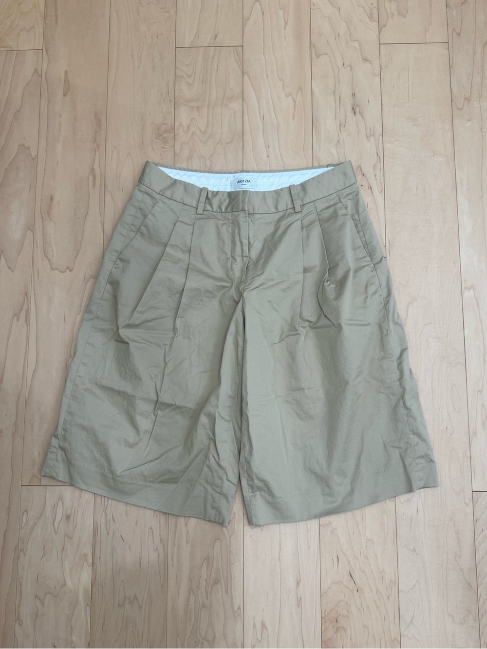 Aritzia haverford chino short